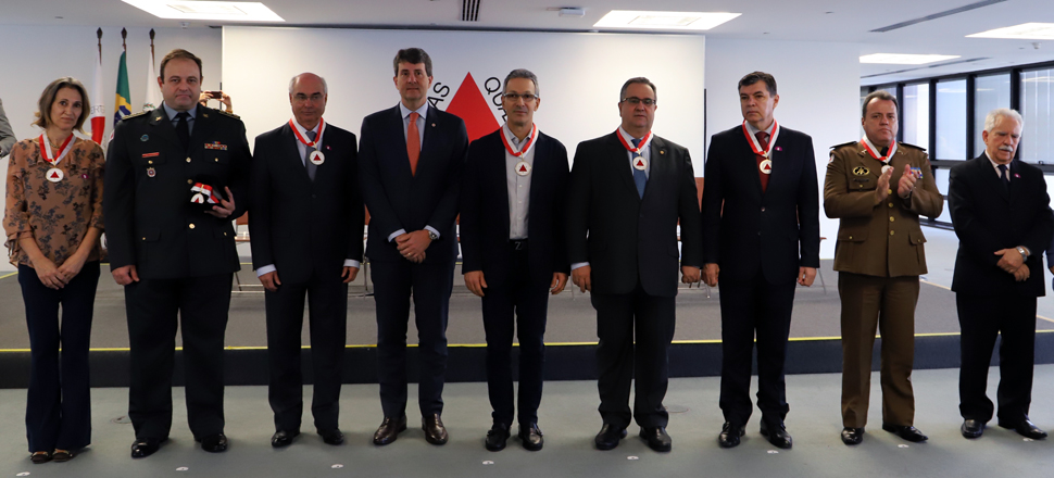Os agraciados com a Medalha do Mérito da Advocacia-Geral do Estado de Minas Gerais - foto: Thiago Rios Gomes
